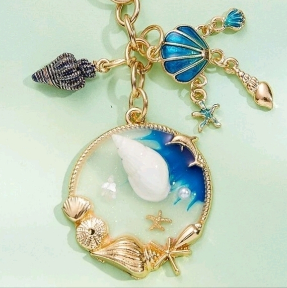 Shell Keychain - Picture 1 of 3